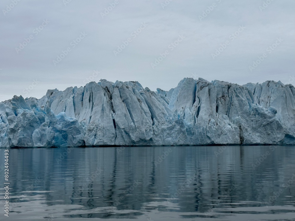 Fototapeta premium Huge Glaciers on the arctic ocean 