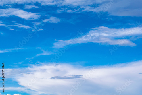 Hermoso cielo azul soleado © Studio