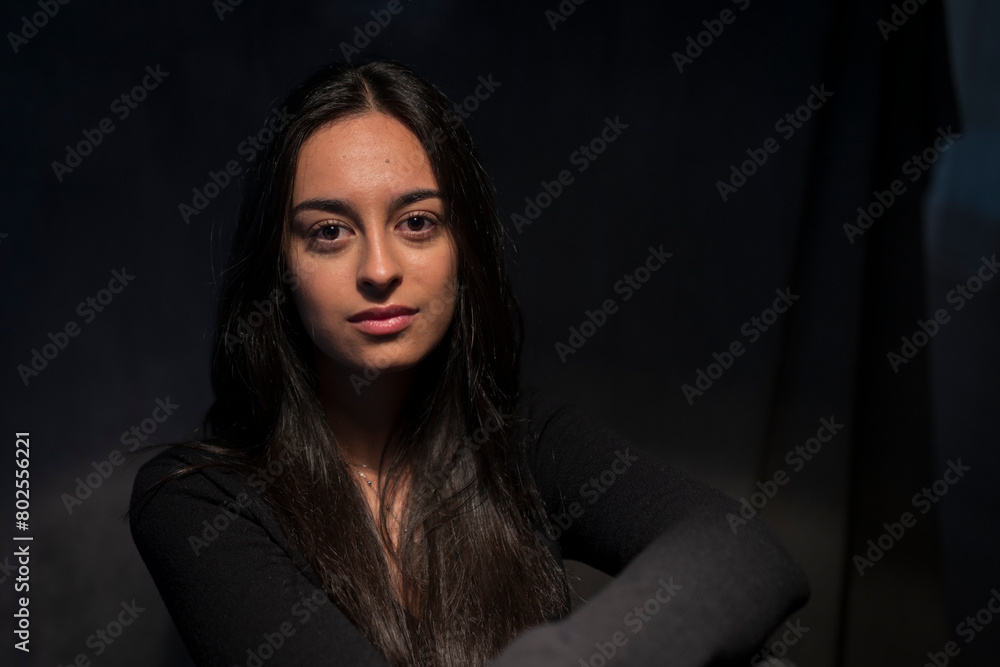 mujer morena española posando primer plano 20 años spanish brunette woman posing closeup 20 years mujer morena española posando primer plano 20 años spanish brunette woman posing closeup 20 years