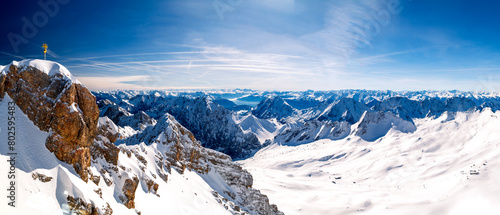 Höchster Berg von Deutschland, Gipfelkreuz der Zugspitze mit Alpen in Bayern photo