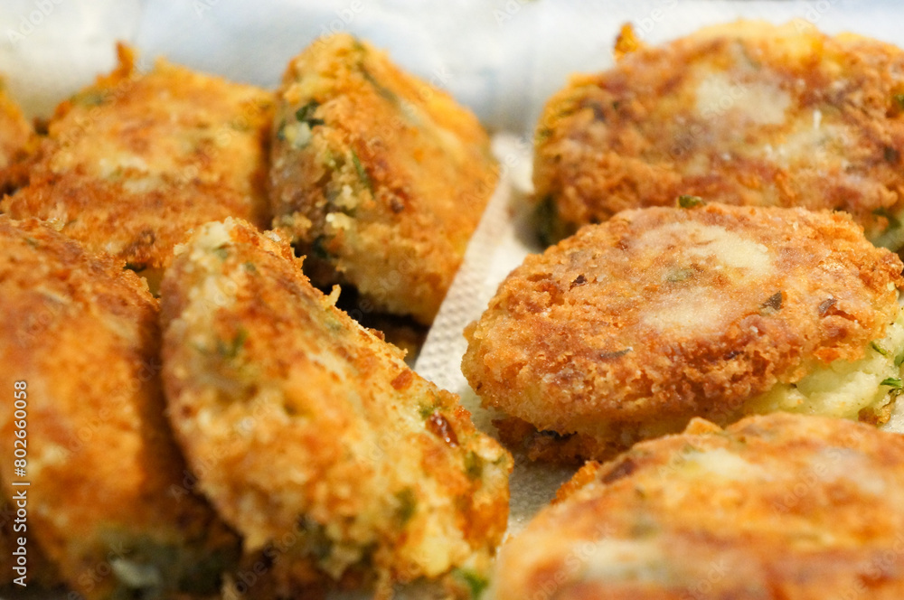 おつまみとして出される揚げ物料理 おつまみとして出される揚げ物料理