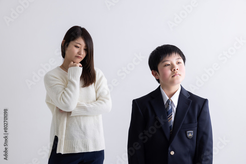 喧嘩する親子　parent and child fighting