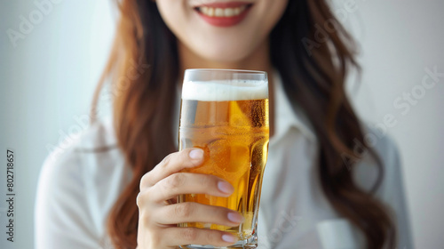 お酒を飲む女性のポートレート photo