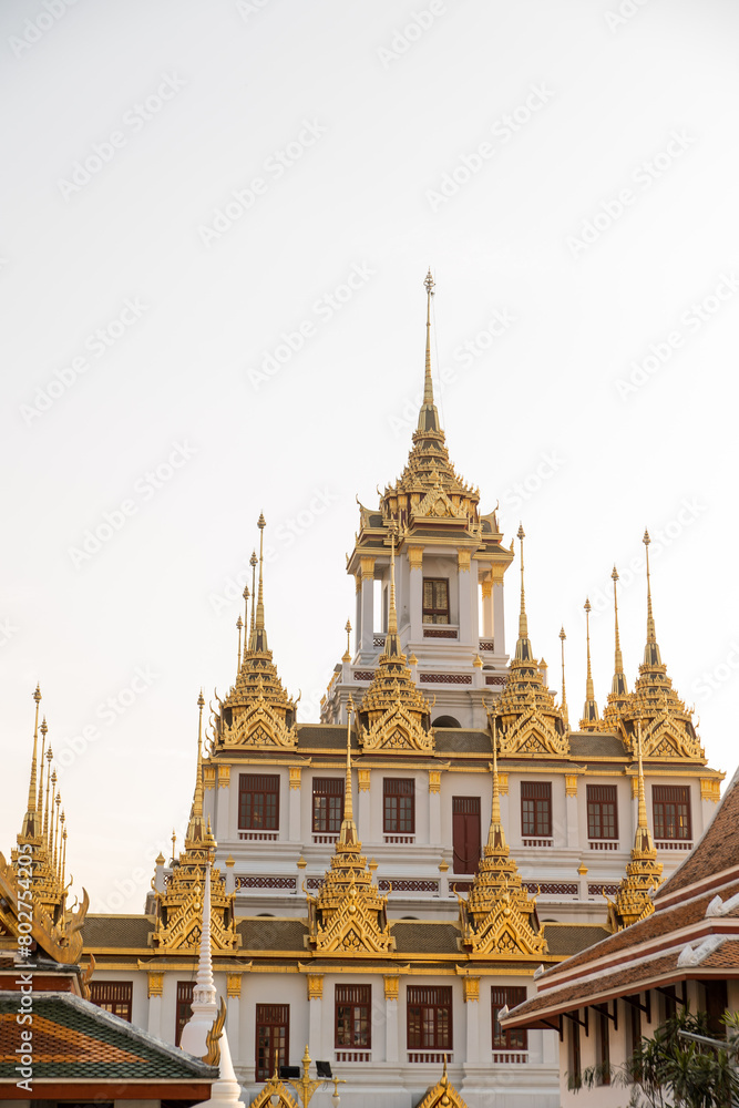 Fototapeta premium golden spires on top of buddhist temple in bangkok thailand