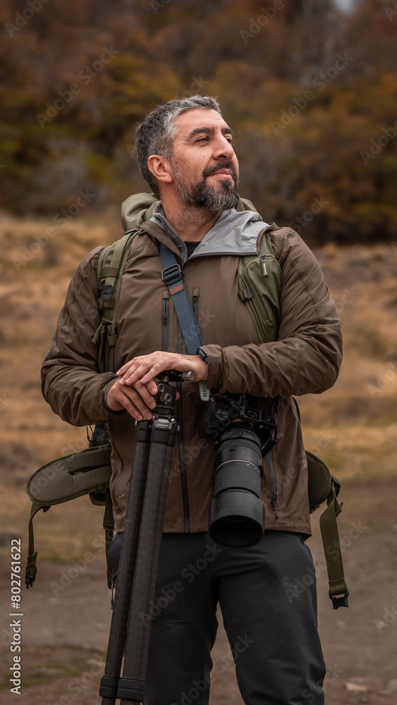 Fototapeta premium Male photographer with a camera in stunning nature