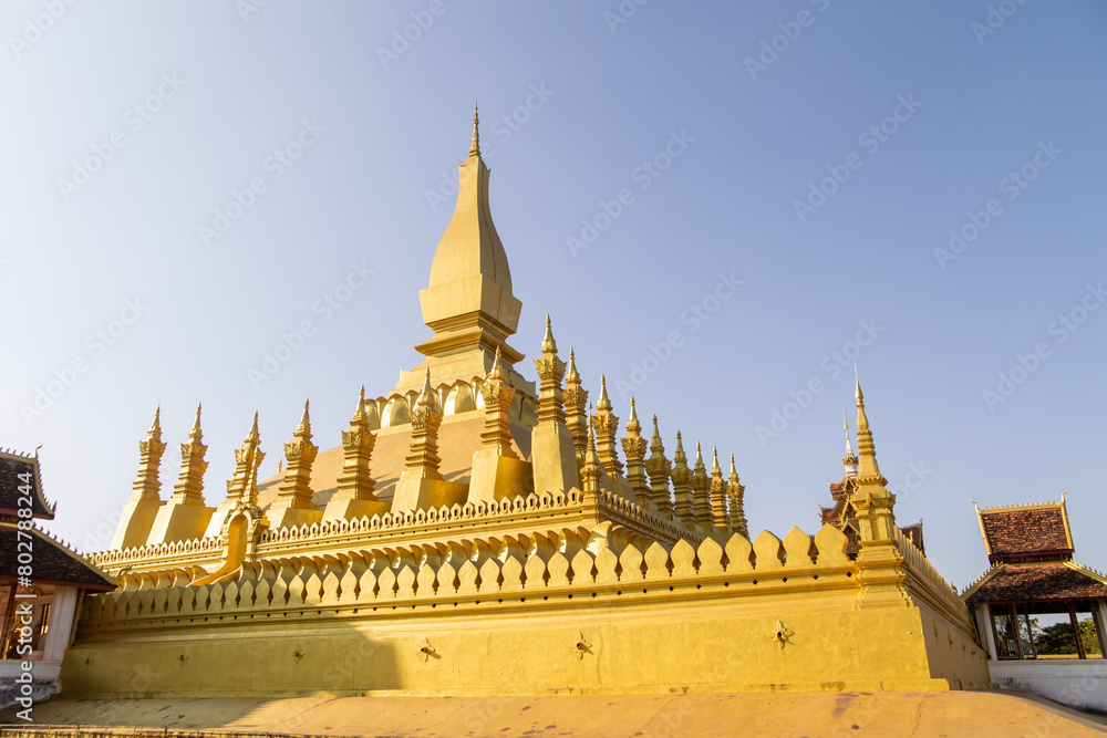 Naklejka premium Pha That Luang bright golden stupa of buddhist temple in vientiane laos