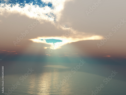 Wolkenlücke mit Sonnenstrahlen über dem Meer