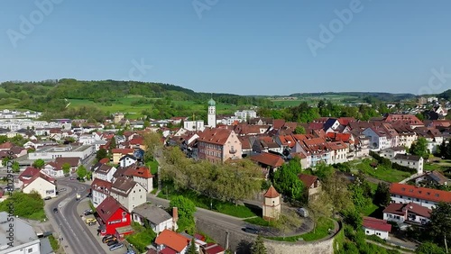 Die Stadt Stockach im Hegau mit der historischen Kernstadt und der Kirche Sankt Oswald