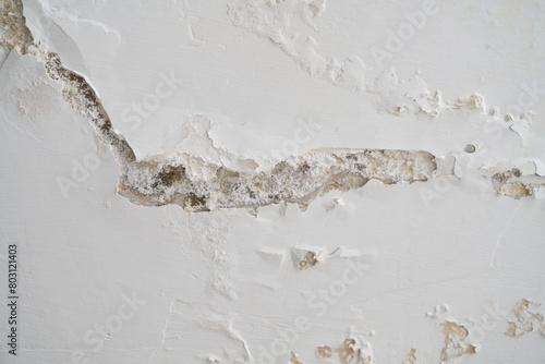 Moisture or saltpeter on the wall and ceiling.