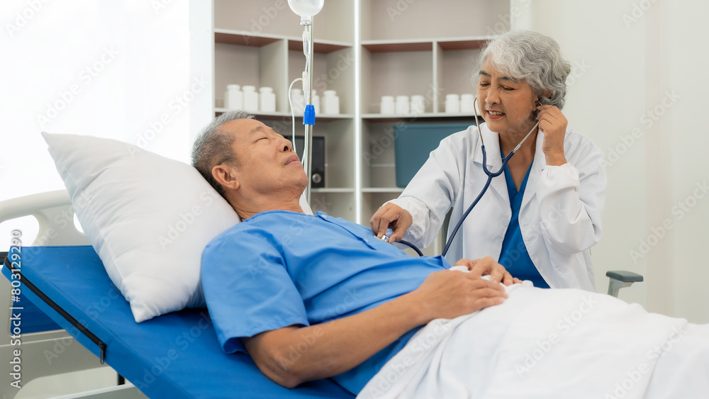Obraz premium Senior Asian female doctor examining patient's health, basic procedures for general examination history taking Physical examination, gastritis, high blood pressure, medical consultant concept