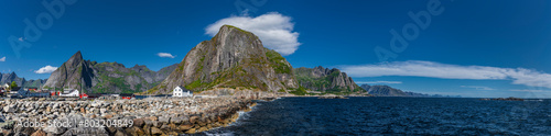 Küste bei Hamnøy auf den Lofoten in Norwegen