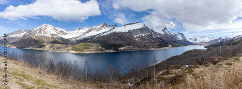 Obraz na płótnie Panorama view of the Bjærangfjorden in April in Nordland county, Norway w salonie
