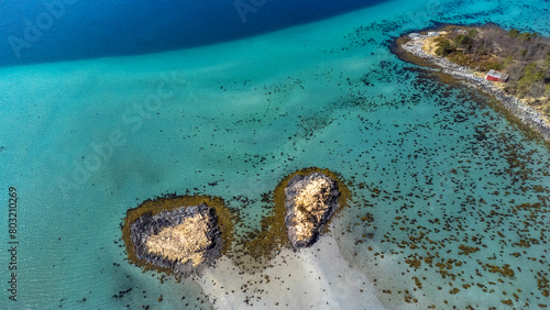 Obraz na płótnie Drone shot over the islands of Storoya, Hestoya, Amnoya and Gronnoya in Nordland county, Norwa w salonie