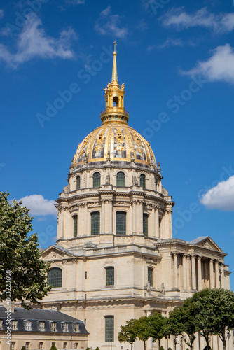 Exterior facade of Hôtel National des Invalides, French architectural complex from the 17th century, located in the seventh district of Paris, 400 meters from the Military School and The Army Museum © MARIA ALBI