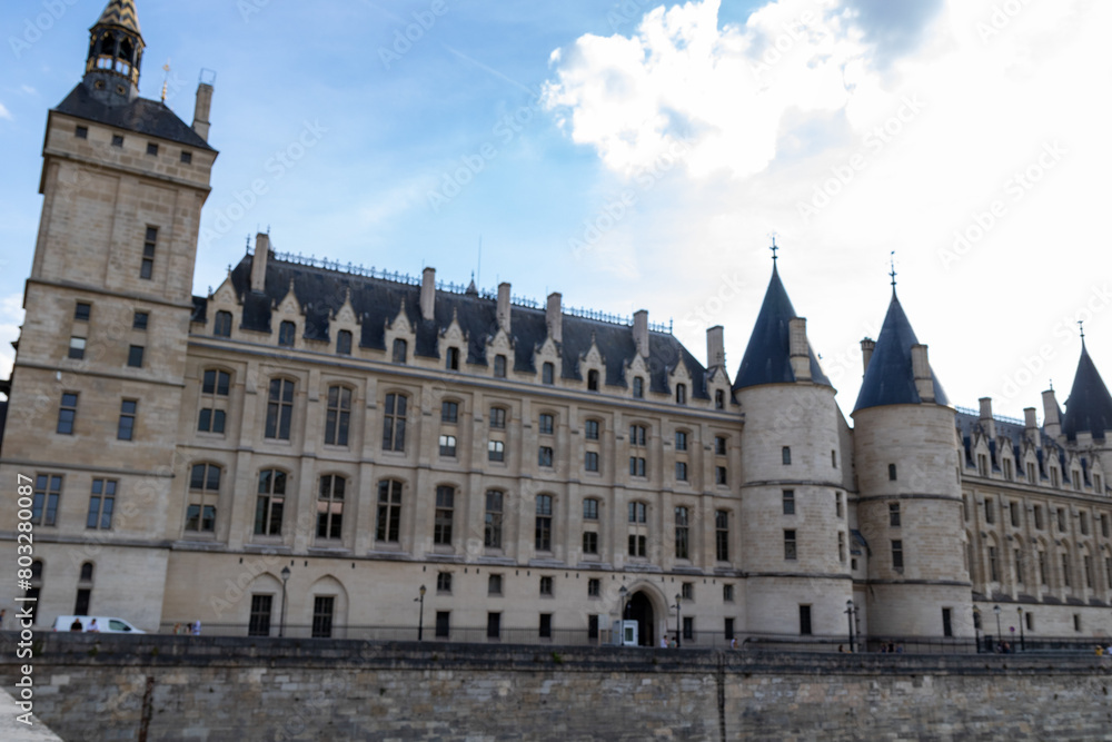 The Conciergerie museum will be the prison annexed to the courts of justice that is part of the royal palace of the French kings located on an island of the Seine River