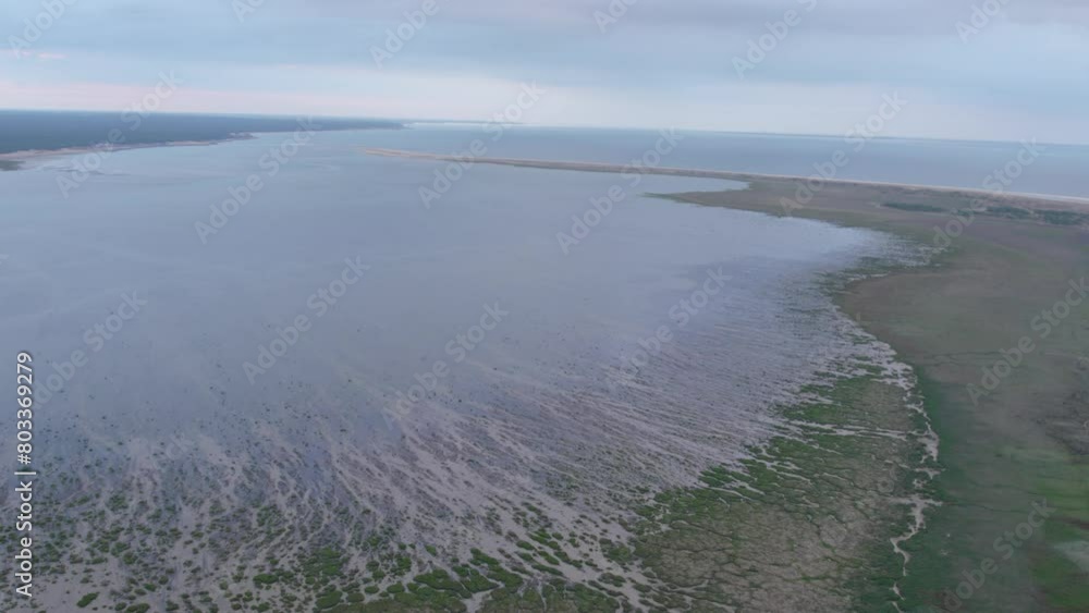 Océan Atlantique, Plage de sable, et marée avec un drone Océan Atlantique, Plage de sable, et marée avec un drone
