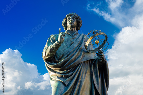 Obraz na plátne Famous statue of astronomer a Nicolaus Copernicus (Mikolaj Kopernik) in Torun
