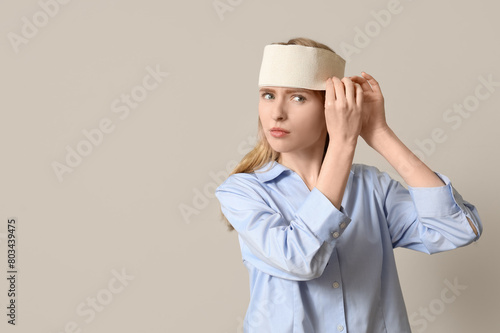 Young woman with brain conc...
