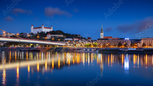 Obraz na płótnie Bratislava, Slovakia. Cityscape image of Bratislava, capital city of Slovakia at twilight blue hour. w salonie