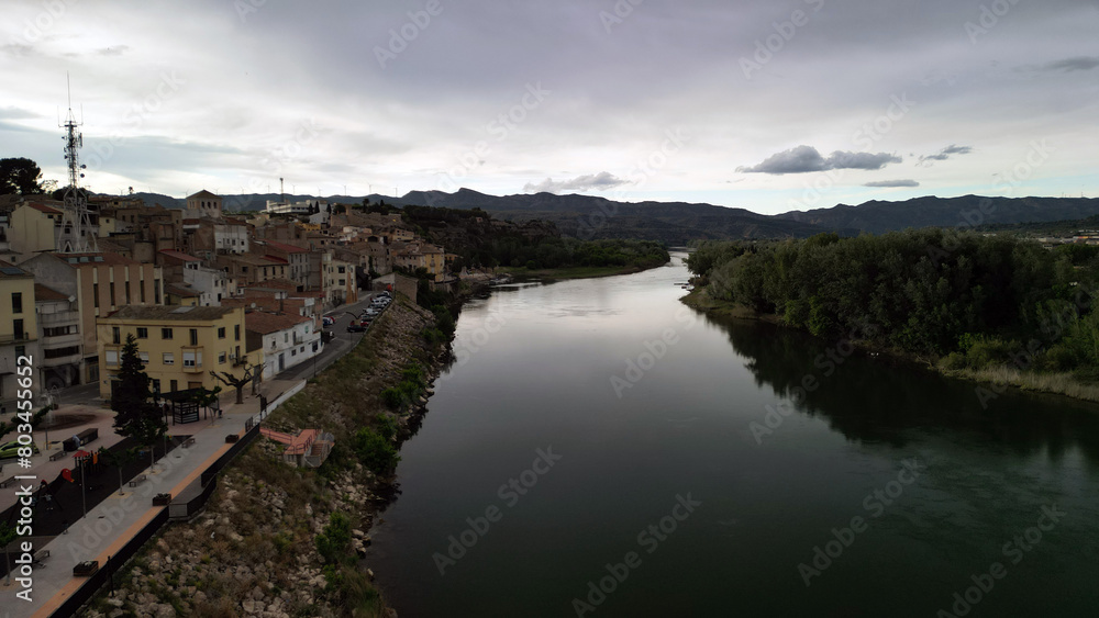 Fototapeta premium Mora de Ebro-Rio Ebro-Ribera de Ebro-Tarragona-España
