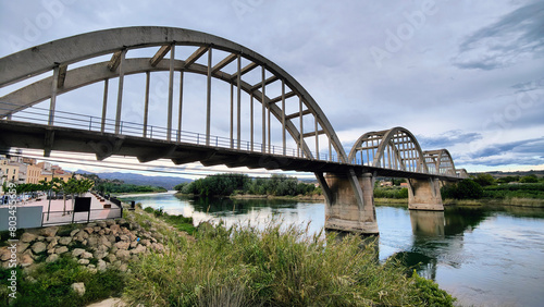 Puente de Mora de Ebro-Rio Ebro-Ribera de Ebro-Tarragona-España © La Trona