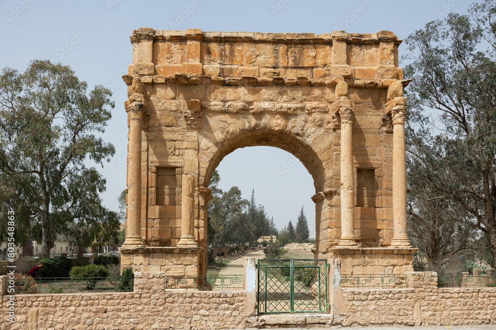 Obraz premium Triumphal Arch of Diocletian in ancient Roman cities, Sufetula, Tunisia