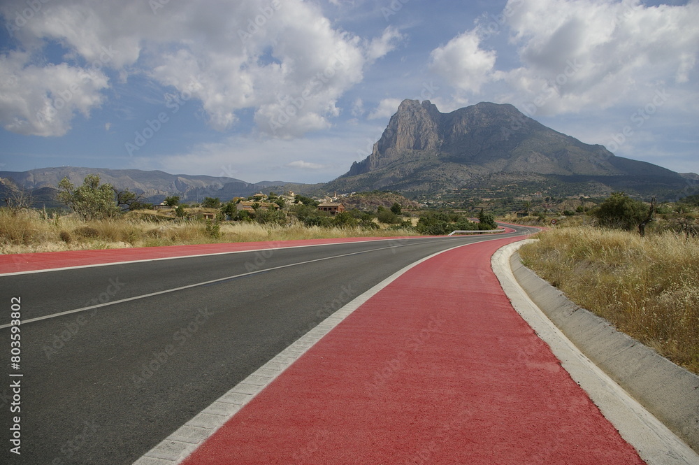 Naklejka premium Paisaje de Montaña con el PUIG CAMPANA, pueblo de Finestrat, provincia de Alicante. España