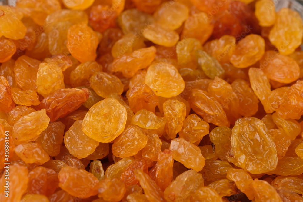 Raisins are made from grapes that go through a drying process. Raisins contain fiber, potassium, iron, minerals and antioxidants. Golden raisin. Kismis. Raisins are made from grapes that go through a drying process. Raisins contain fiber, potassium, iron, minerals and antioxidants. Golden raisin. Kismis.