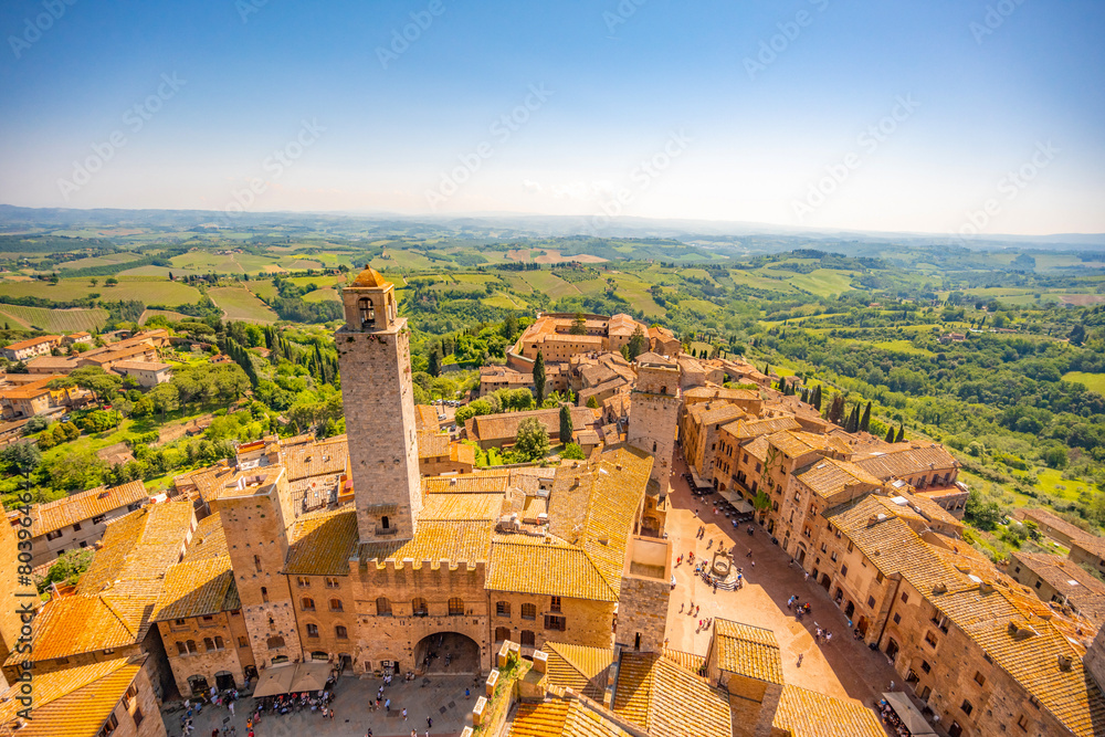 Fototapeta premium Medieval San Gimignano hill town with skyline of medieval towers, including the stone Torre Grossa. Province of Siena, Tuscany, Italy.