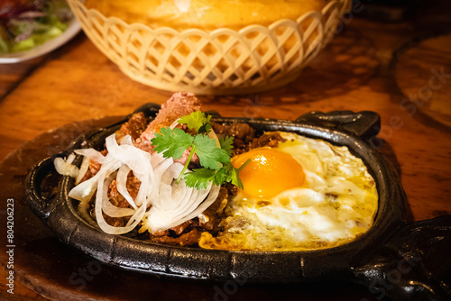 Obraz na płótnie Bo ne trung, beef cooked in a hot plate with gravy, eggs and corn which is a wes