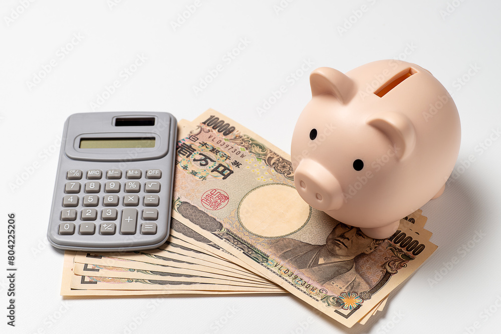 Fototapeta premium 10万円と電卓と貯金箱
