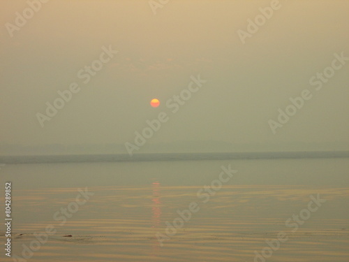 Varansi, die heilige Stadt am Gangeges bei Sonnenaufgang