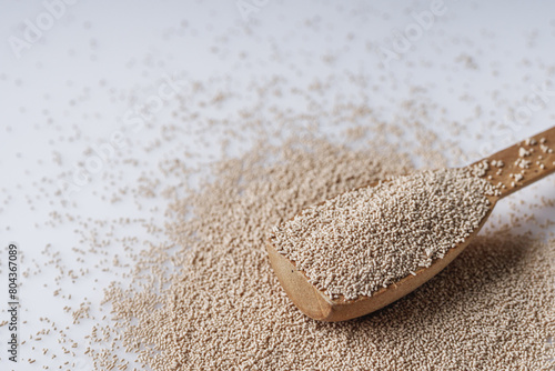 Bild auf Leinwand Granulated dry yeast on a white background
