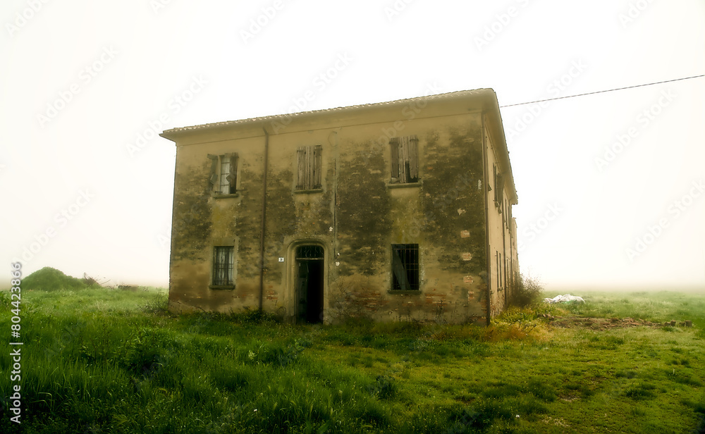 Romagna house from the early 1900s, now empty for a long time, resembles a house of ghosts Romagna house from the early 1900s, now empty for a long time, resembles a house of ghosts