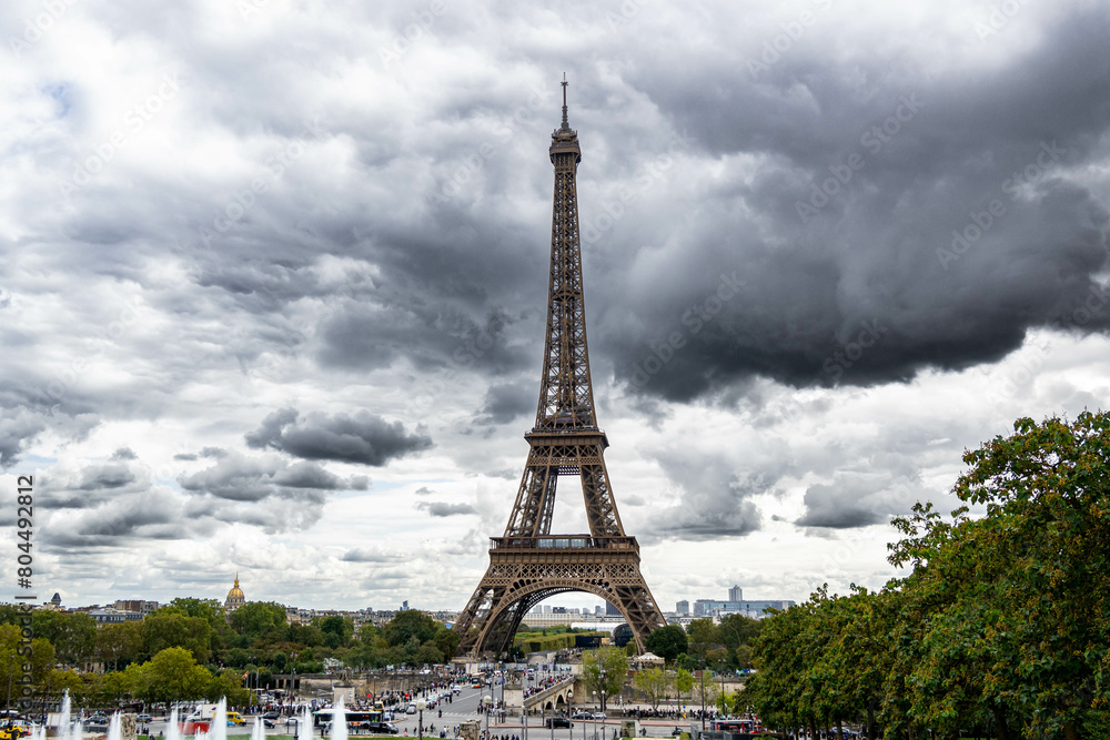 Fototapeta premium Daytime view of the Eiffel Tower in Paris