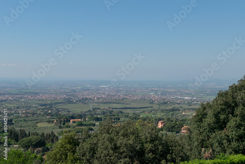 Obraz na płótnie Awe-inspiring panorama from the valley's edge, offering a glimpse of Rome's suburbs under the radiant sun and endless sky w salonie