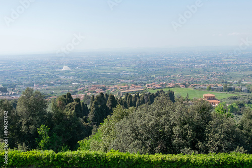 Obraz na płótnie Breathtaking panoramic view of Rome's outskirts, seen from the valley's crest on a sunny day with the distant horizon w salonie