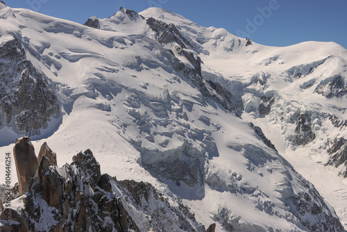 Blick von der Aiguille du Midi zum König der Alpen; Mont Blanc (4810), davor der Mont Maudit (4465)