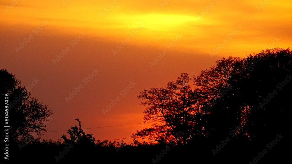 wiosenny zachód słońca