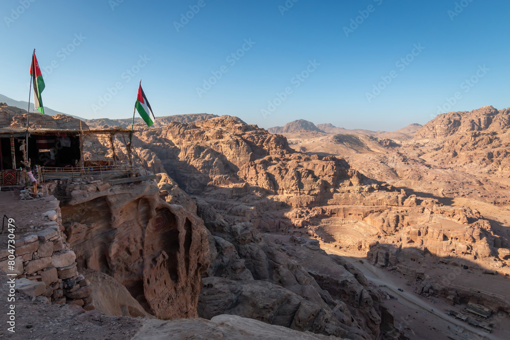 Φωτογραφία Panoramic view Theater of Petra in the historic and archaeological city of Petra