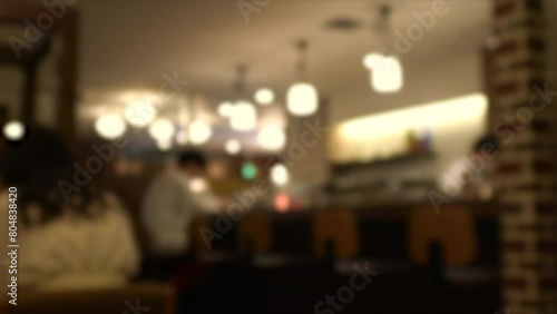 Wallpaper Mural ぼかし背景素材: カフェの店内でリラックスして過ごす人々 Torontodigital.ca