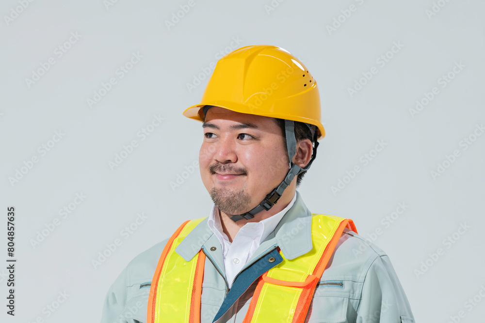 作業服を着た大柄な日本人男性 作業服を着た大柄な日本人男性
