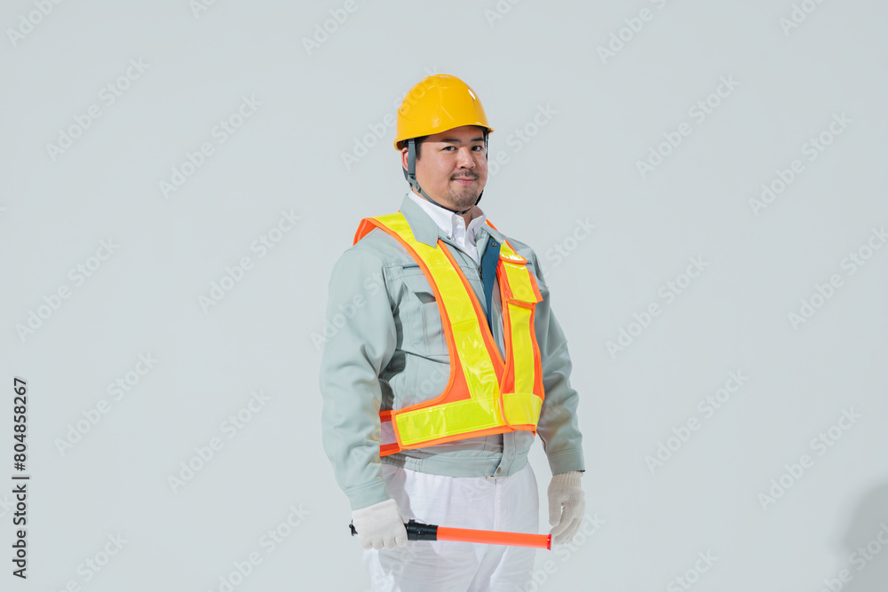 作業服を着た大柄な日本人男性 作業服を着た大柄な日本人男性
