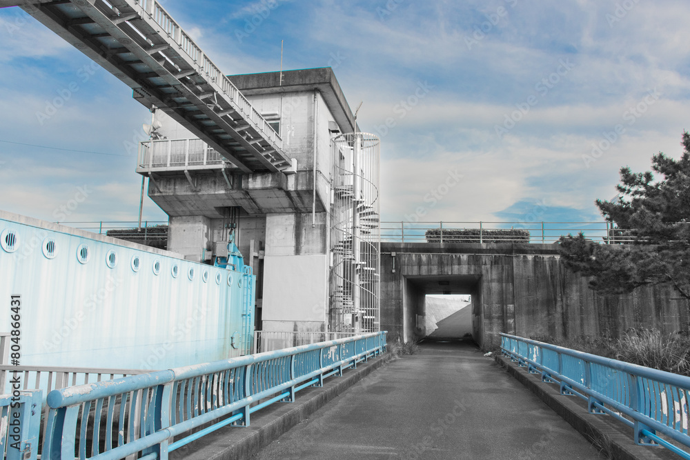 Obraz premium 日本の風景 津波対策の水門