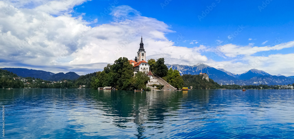 Fototapeta premium Island on lake Bled in Slovenia