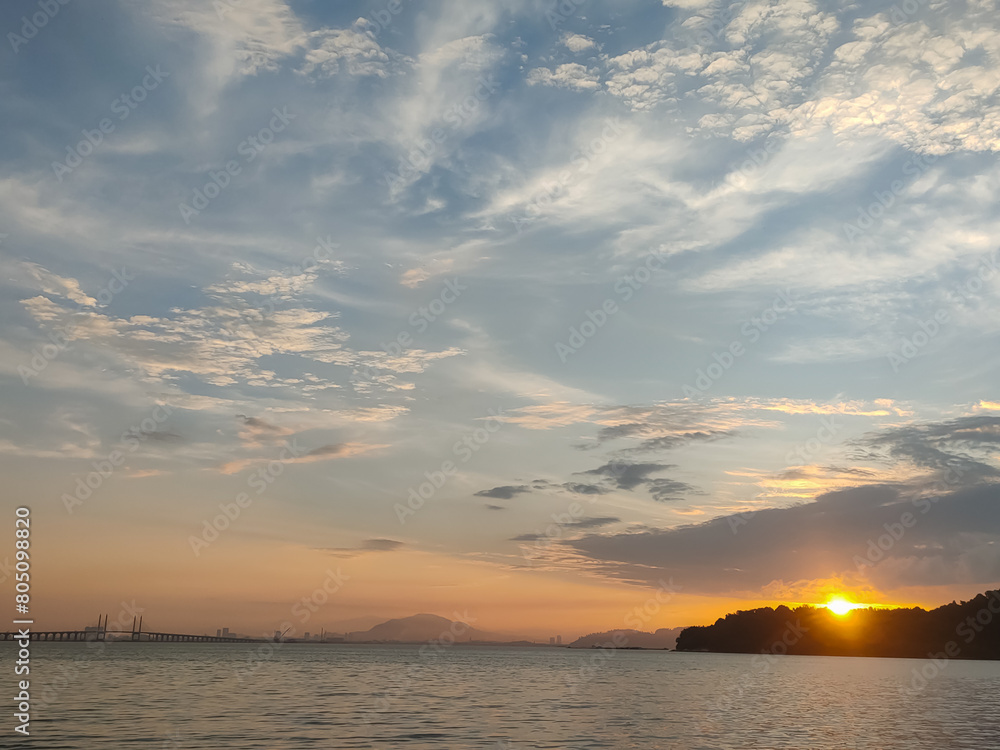 Fototapeta premium A picture of the sun setting in the evening sky. Background picture concept about the environment.