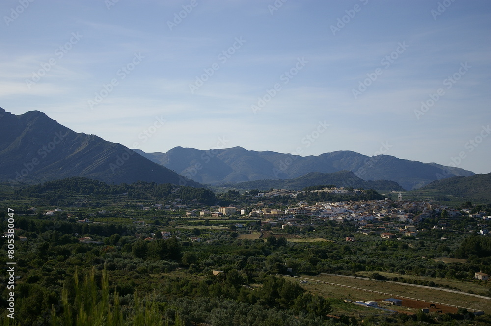 Fototapeta premium Paisaje de montaña y campo de Parcent. Alicante. España