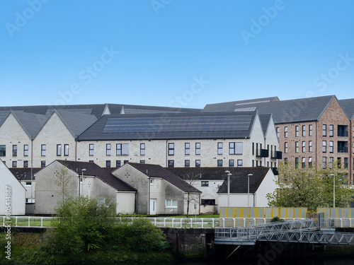 Modern flats built next to old council houses in Govan by the River Clyde © Richard Johnson