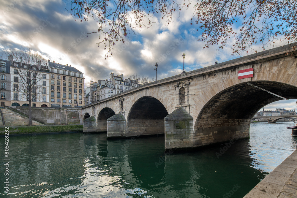 Naklejka premium Autumn Day at Pont Marie Over the Seine, Paris