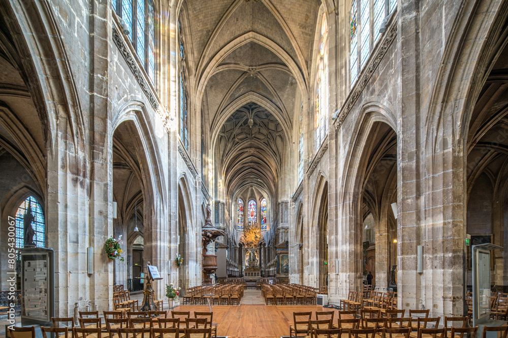 Fototapeta premium Serene Interior of Saint Merri Church, Paris